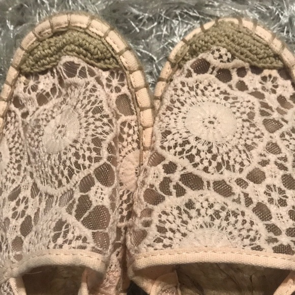 Forever 21 Sandals - Picture 2 of 5